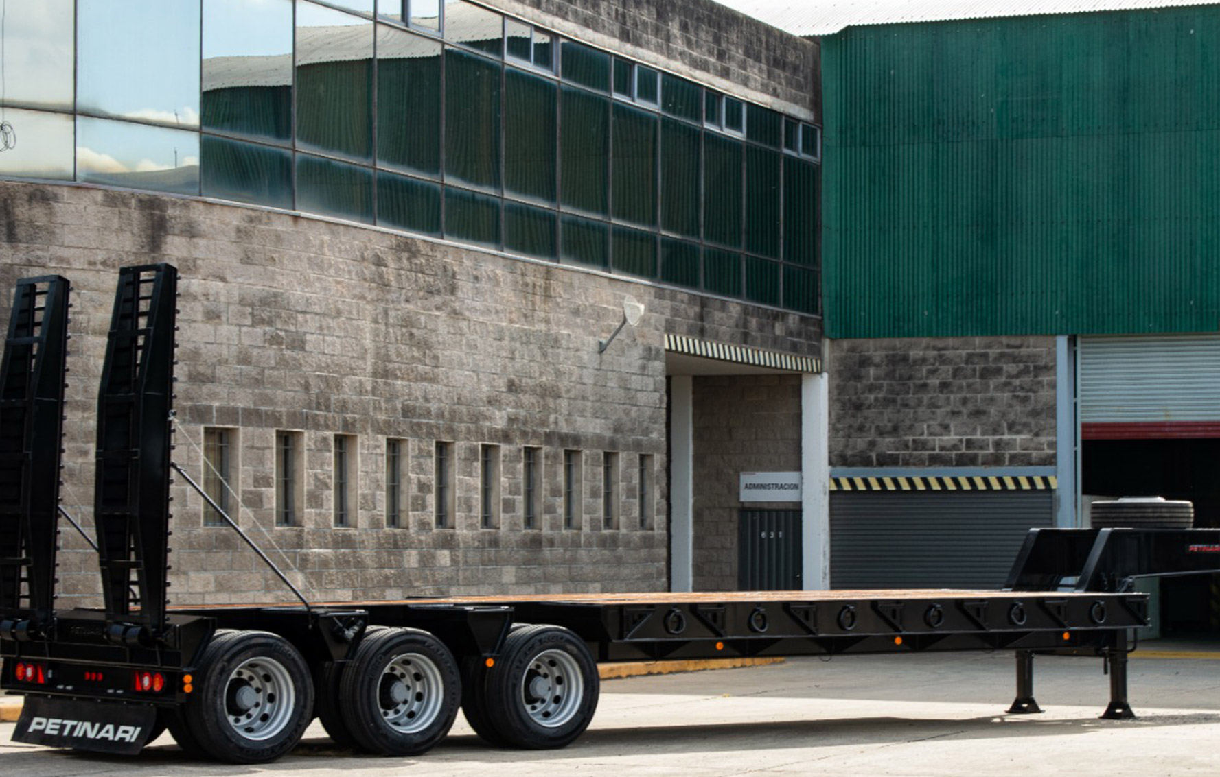 acoplado semicarreton para camion marca Petinari